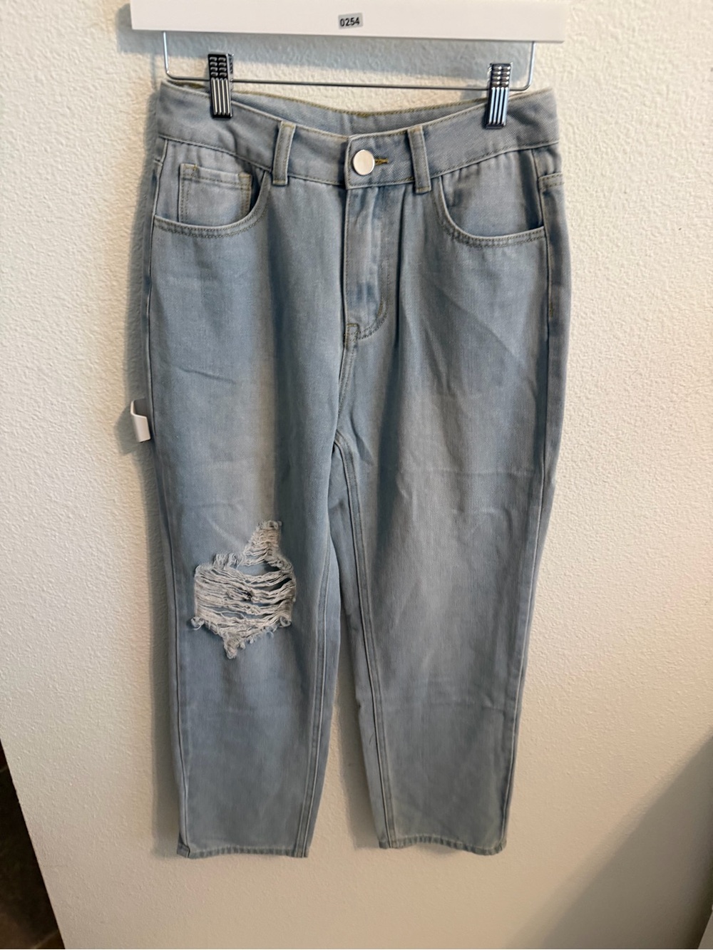 Light Wash Boyfriend Jeans with Distressed Knee size small